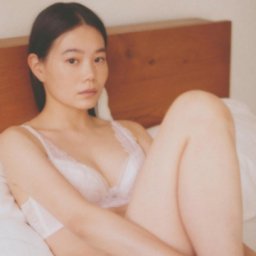 山本奈衣瑠さん画像集36枚【ヌード】