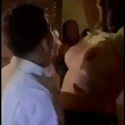 酔っ払った女性がテンション上がっておっぱいを見せまくっているｗｗｗ